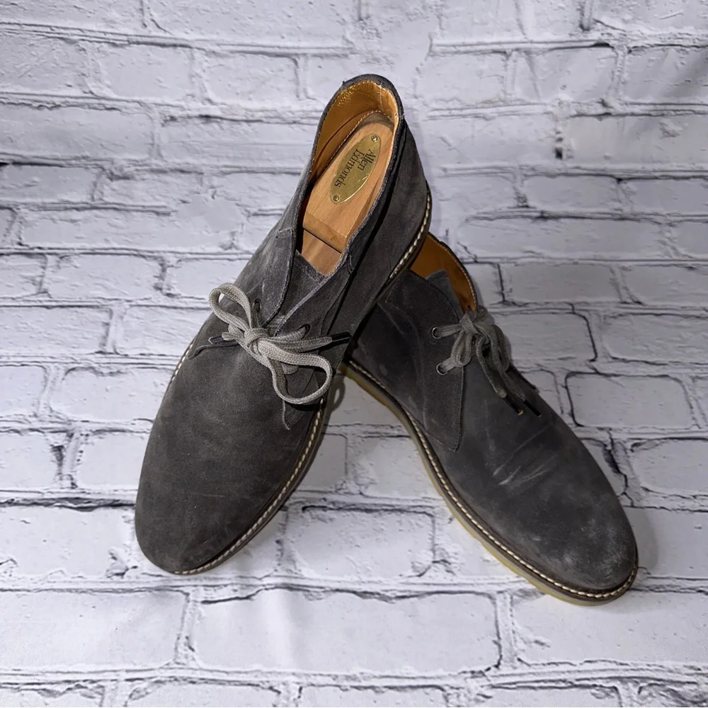 Vince Men’s Lafayette Gray Suede Chukka Boot Size 10